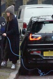 Claire Foy Charges Her Electric BMW Car - Hampstead 01/18/2022