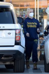 Gwen Stefani - Out in Los Angeles 01/22/2022