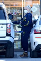 Gwen Stefani - Out in Los Angeles 01/22/2022