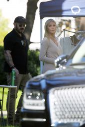 Gwyneth Paltrow - Uber Eats Commercial Filming in LA 010/11/2022