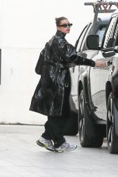 Hailey Rhode Bieber at Spring Place in Beverly Hills 01/10/2022