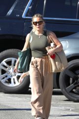 Hilary Duff - Out in Los Angeles 01/23/2022