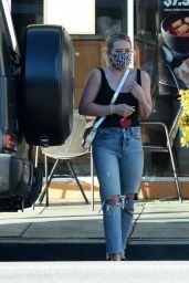 Hilary Duff - Out in Studio City 01/20/2022