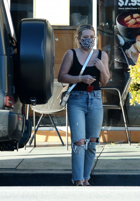 Hilary Duff - Out in Studio City 01/20/2022