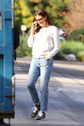 Jennifer Garner in Casual Outfit - Brentwood 01/18/2022