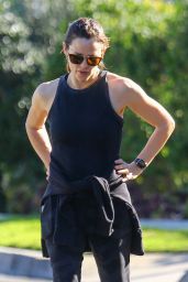 Jennifer Garner - Walk in Pacific Palisades 01/23/2022