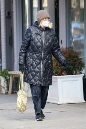 Jessica Lange - Running Errands in New York 01/10/2022
