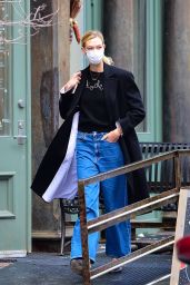 Karlie Kloss Street Style - New York 01/18/2022