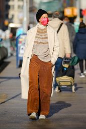 Katie Holmes in a Stylish Winter Chic Outfit - NYC 01/04/2022