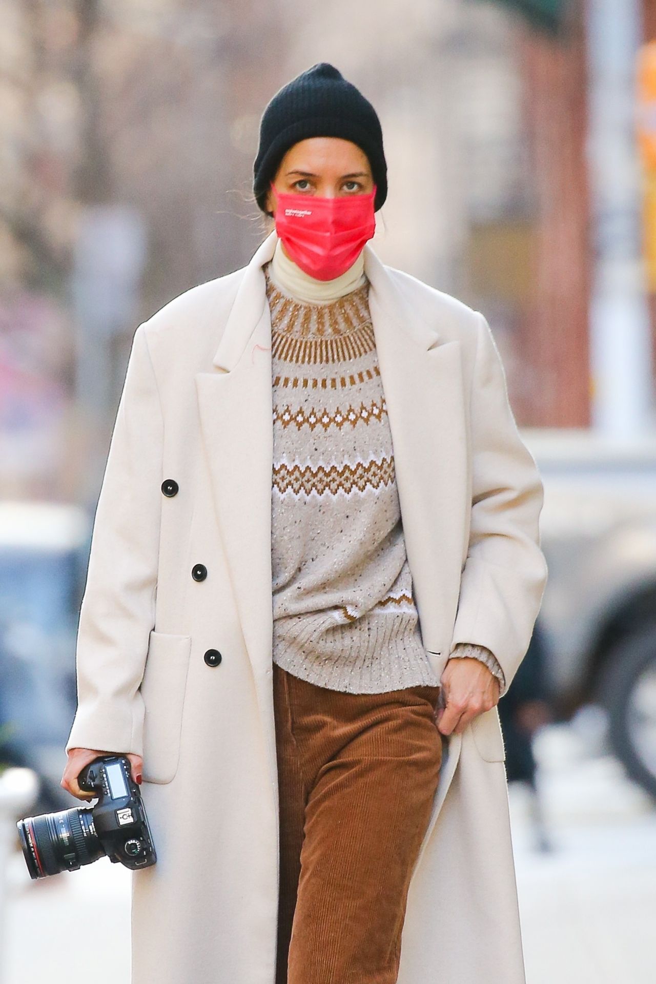 Katie Holmes in a Stylish Winter Chic Outfit - NYC 01/04/2022 • CelebMafia