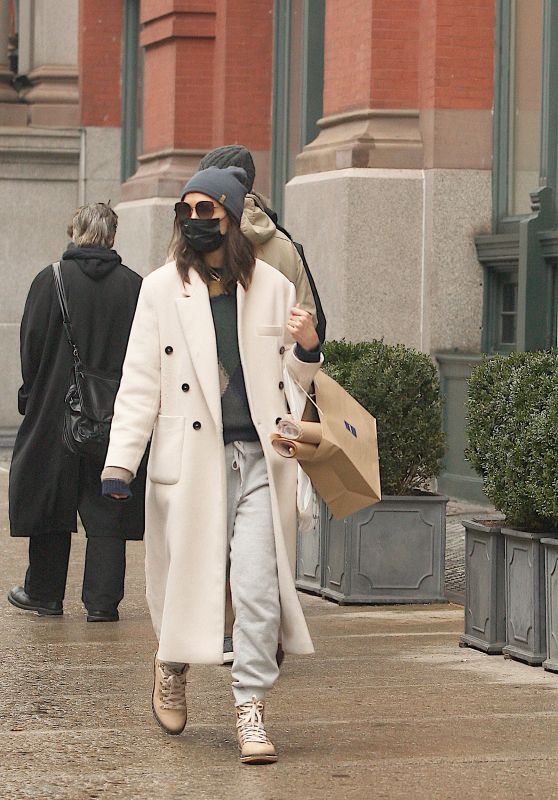 Katie Holmes - Out in New York 01/28/2022