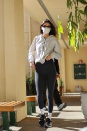 Kendall Jenner - Arriving For a Hot Yoga Session in West Hollywood 01/27/2022