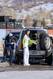 Kendall Jenner - Snowboarding in Aspen 01/17/2022