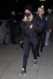 Khloe Kardashian – Out in Los Angeles 01/26/2022