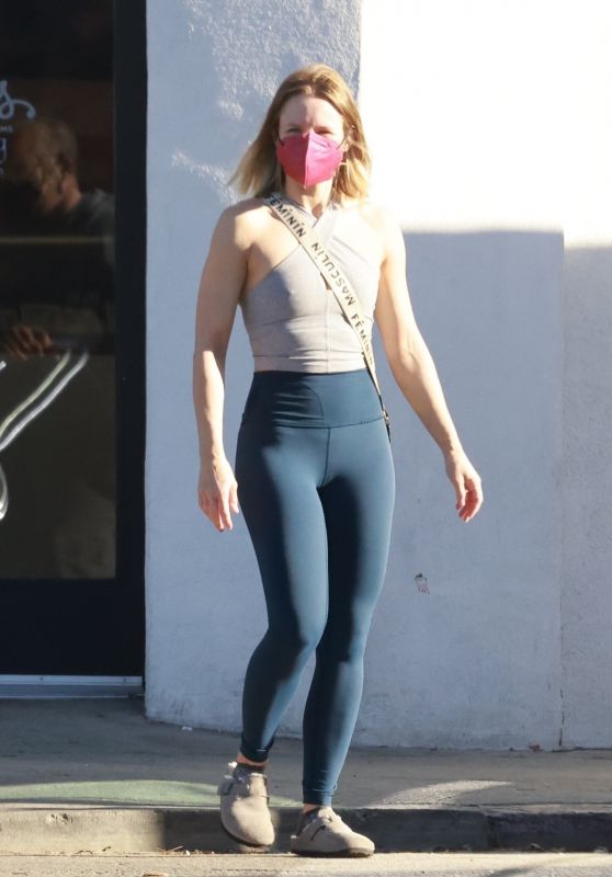 Kristen Bell - Out in Los Angeles 01/24/2022