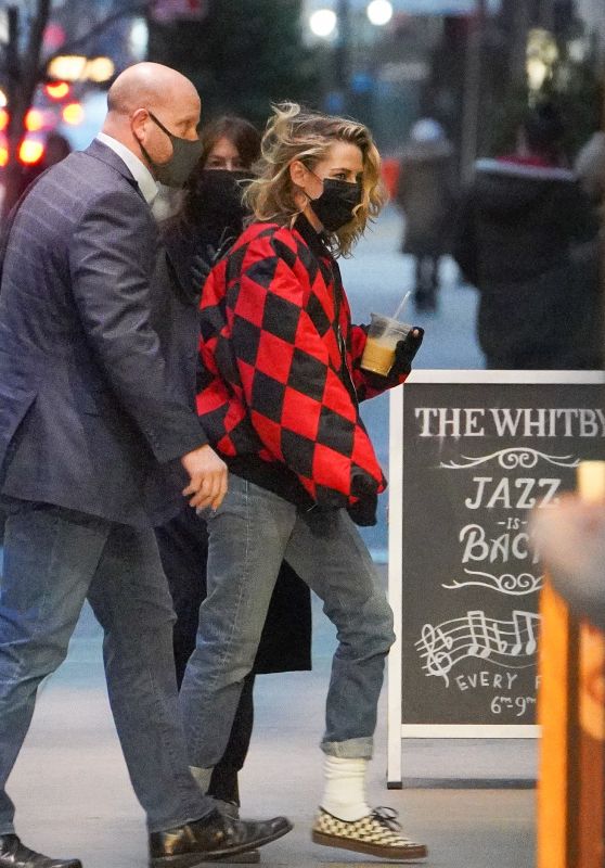 Kristen Stewart - Out in New York 01/23/2022