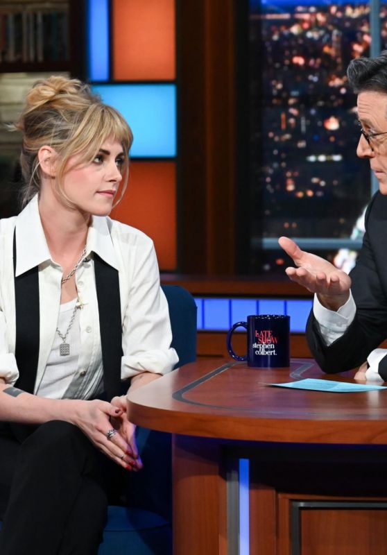 Kristen Stewart - The Late Show With Stephen Colbert 01/24/2022