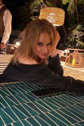Kylie Minogue 01/27/2022