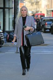 Lindsey Vonn Street Style - New York 01/12/2022