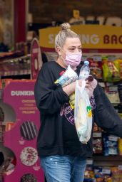 Lisa Armstrong at a West London Petrol Station 01/04/2022