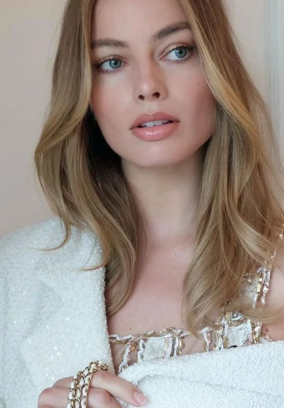 Margot Robbie - Photoshoot for Paris Fashion Week January 2022