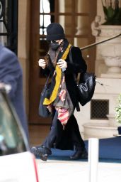 Mary-Kate Olsen - Leaving the Ritz Hotel in Paris 01/25/2022