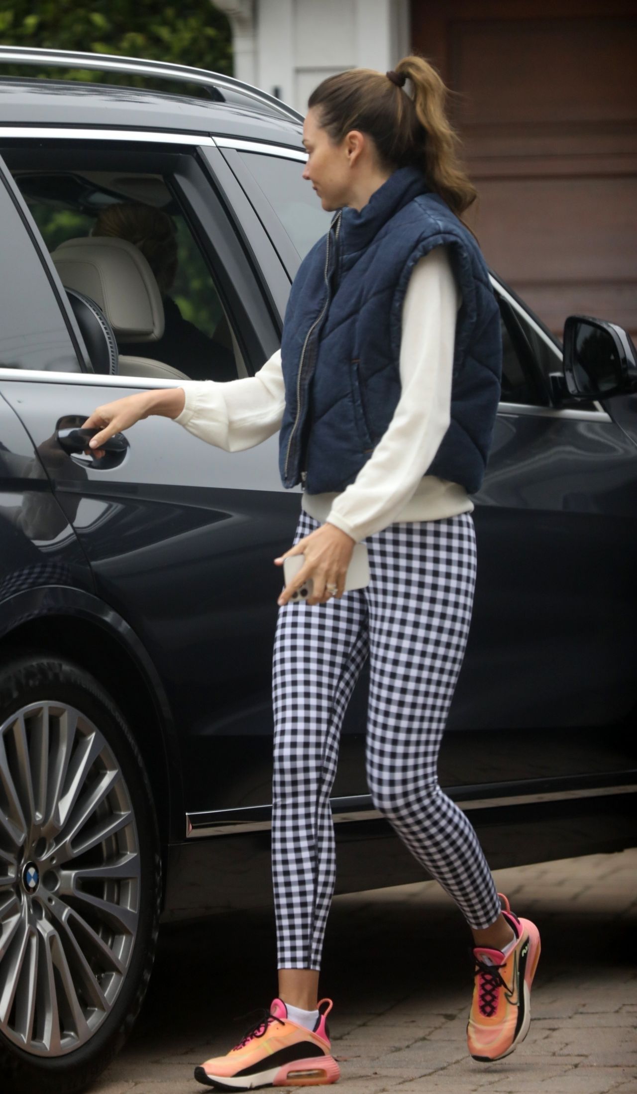 Miranda Kerr in Casual Outfit - Los Angeles 01/21/2022 • CelebMafia