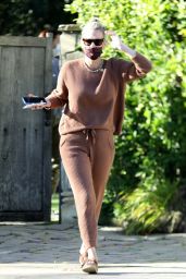 Molly Sims - Wears a Matching Ribbed Sweatsuit - Los Angeles 01/24/2022