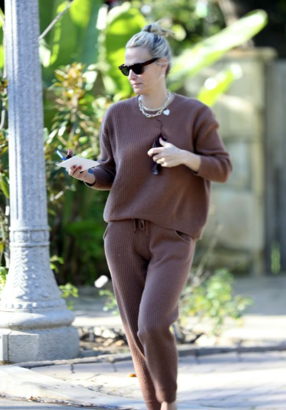 Molly Sims - Wears a Matching Ribbed Sweatsuit - Los Angeles 01/24/2022