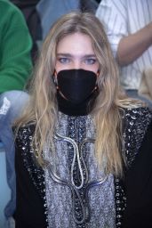 Natalia Vodianova - Louis Vuitton Menswear Show at Paris Fashion Week 01/20/2022