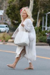 Pamela Anderson - Out in Malibu 01/10/2022