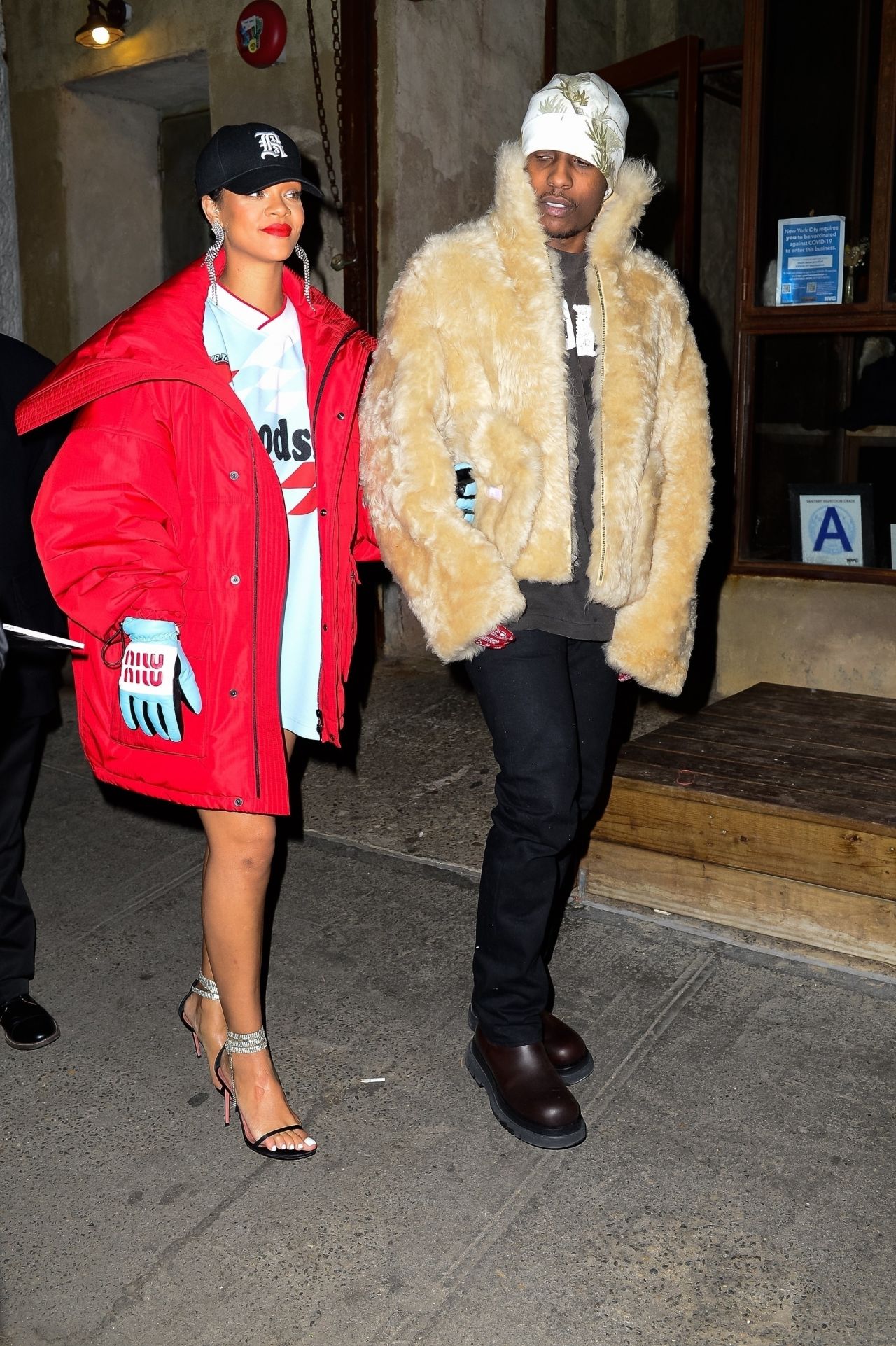 Rihanna - Heads to Dinner in New York 01/22/2022 • CelebMafia