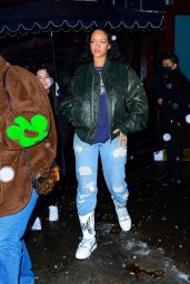 Rihanna - Out in New York 01/16/2022