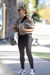 Sarah Michelle Gellar - Out in Brentwood 01/11/2022