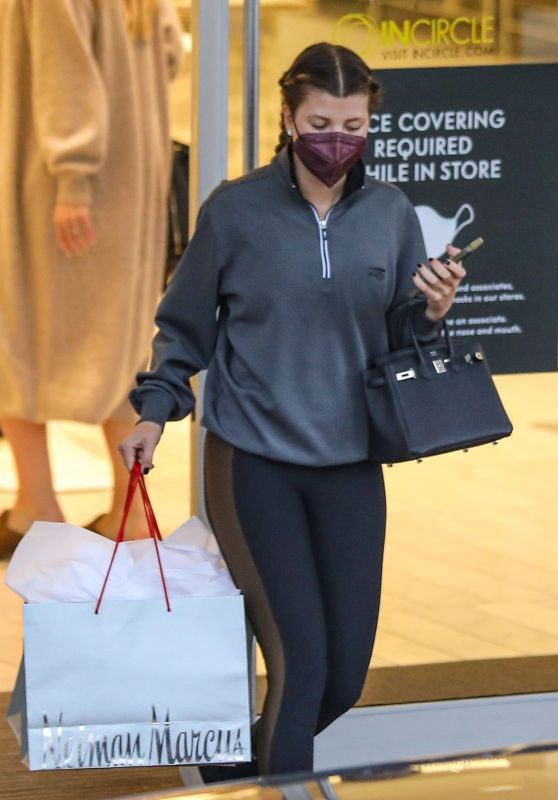 Sofia Richie - Shopping at Neiman Marcus in Beverly Hills 01/20/2022
