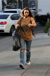 Sommer Ray - Shopping in LA 01/28/2022