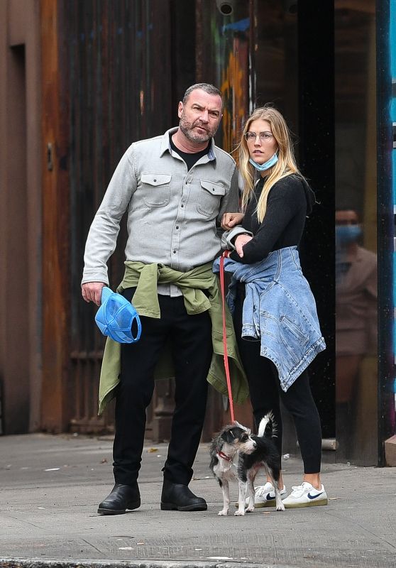 Taylor Neisen and Liev Schreiber - Out in New York 01/02/2022