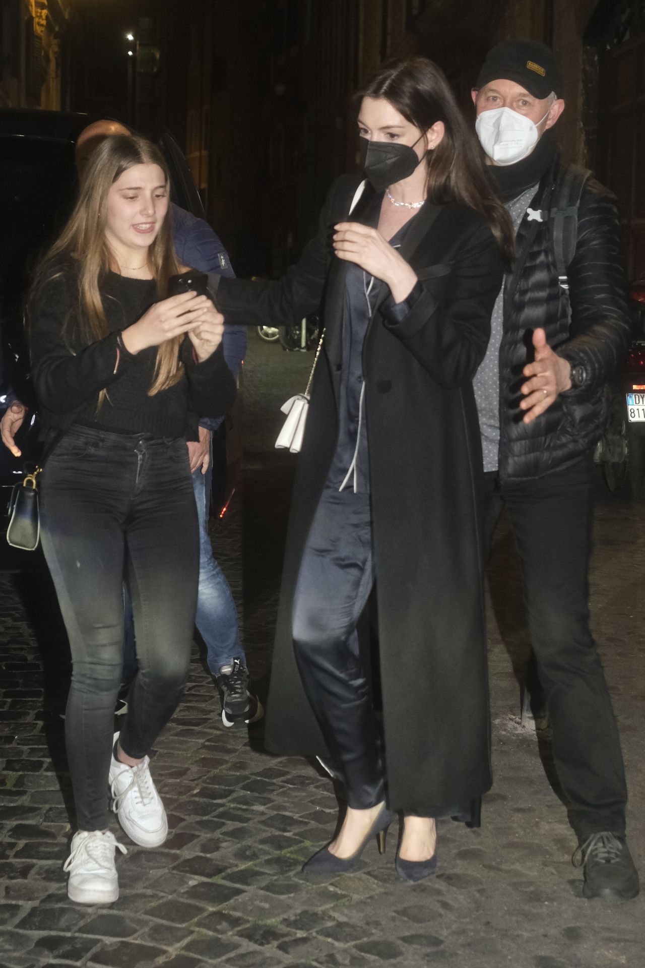 Anne Hathaway and Adam Shulman - Al Pierluigi Restaurant in Rome 02/20 ...