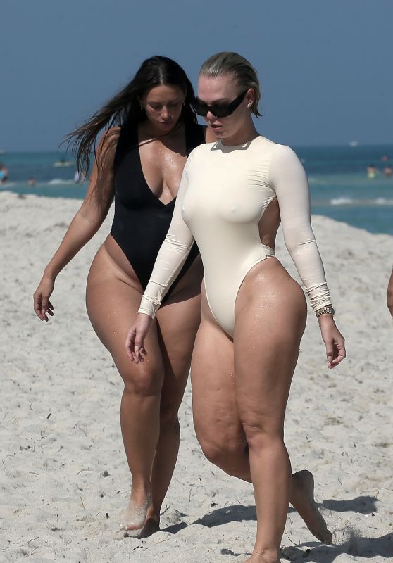 Bianca Elouise and YesJulz - Beach in Miami 02/22/2022