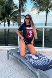 Claudia Romani - Supports AC Milan in Miami 02/03/2022