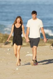Gisele Bundchen and Tom Brady - Stroll Along the Coastline of Costa Rica 02/11/2022