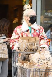 Gwen Stefani - Grocery Shopping in West Hollywood 01/31/2022