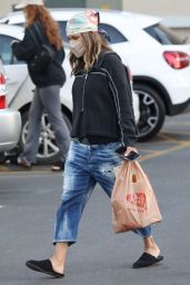Halle Berry - Grocery Shopping at Ralph