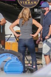 Jennifer Aniston - Filming "Murder Mystery 2" in Waikiki 02/01/2022