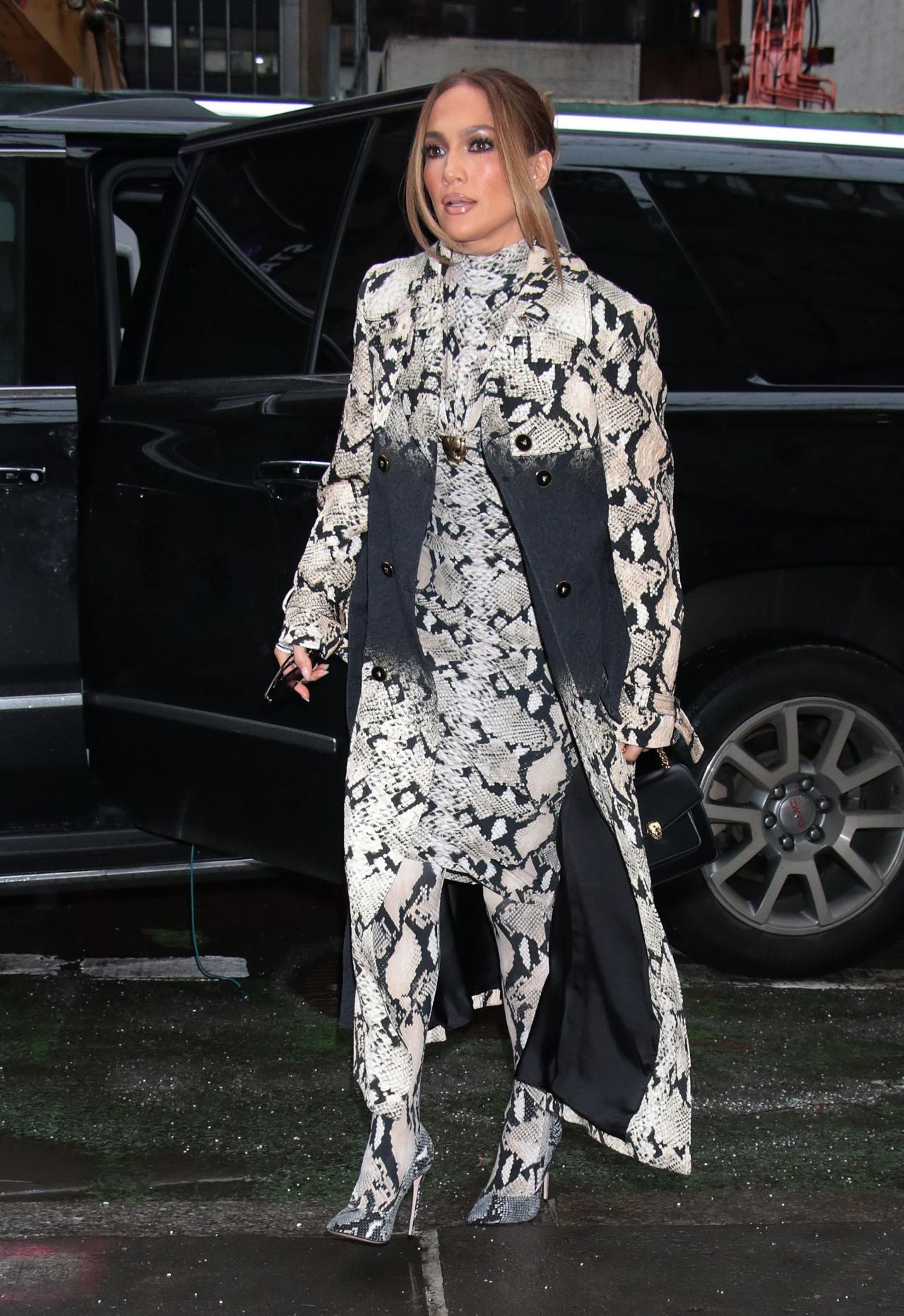 Jennifer Lopez - Arriving to NBC Studios in NYC 02/03/2022 • CelebMafia