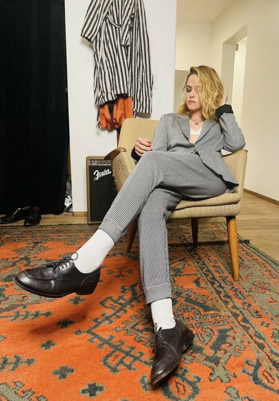 Kristen Stewart - Spencer Press Day photoshoot in LA 02/01/2022