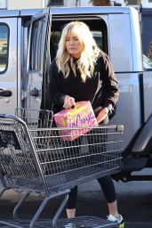 Malin Akerman - Grocery Shopping at Gelson