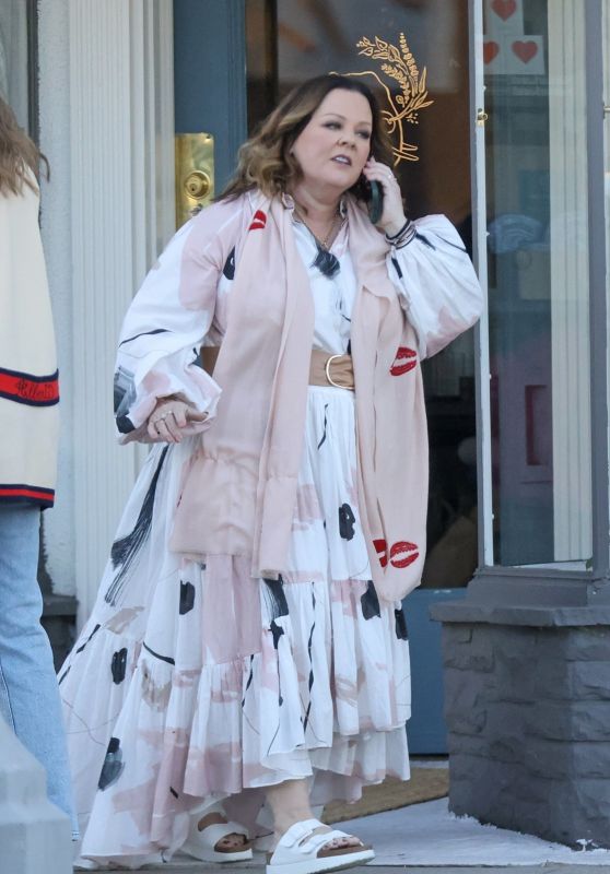 Melissa McCarthy - Out in Los Angeles 02/03/2022