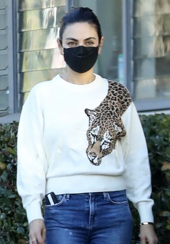 Mila Kunis - Out in Los Angeles 02/02/2022