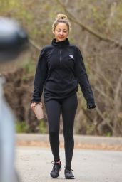 Nicole Richie - Out in Hollywood 02/21/2022
